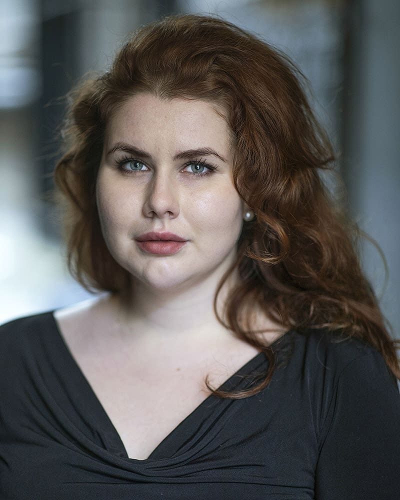 Vulnerable natural light outdoor headshot of actress Elizabeth Kostritz taken by London headshot photographer Remy Hunter