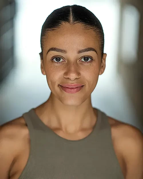 Freya Thomas contact2