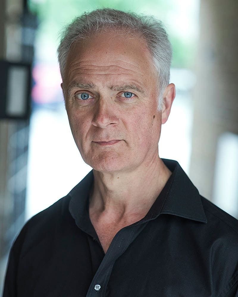 Outdoor headshot in natural light of actor Alasdair Baker taken by headshot photographer Remy Hunter